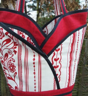 "Petal Pockets" Purse, Tote & Cosmetic Bag Sewing Pattern - Image 6